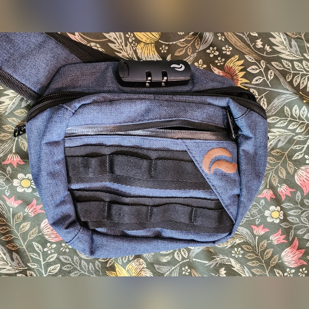 Skunkbag smellproof fanny pack with lock